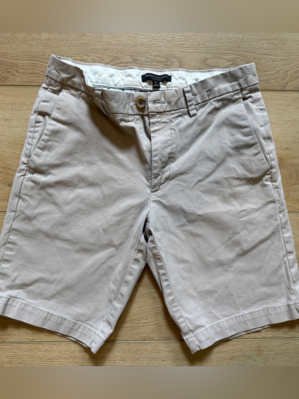 🔥4 for $20🔥 Men’s Banana Republic Cream Aiden Short 29”